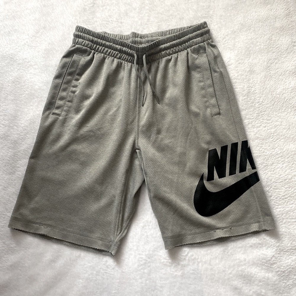 Men’s Nike SB Dri-Fit shorts-Size S